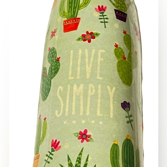 Natural Life cactus print water bottle - Picture 4 of 4